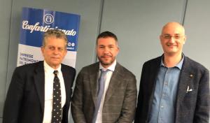 Nella foto: Massimo Curcio, al centro, con il presidente Amedeo Genedani a sinistra e il funzionario Rossano Denetto a destra